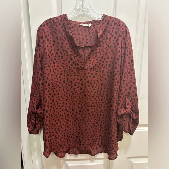Lush Warren split neck leopard blouse - red and black - Picture 3 of 8